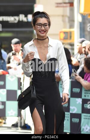 Eseguire il ping di tonalità fuori e circa per celebrità Candids - MER, , New York, NY Agosto 22, 2018. Foto di: Kristin Callahan/Everett Collection Foto Stock