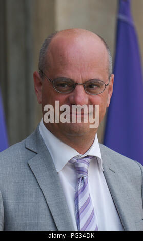 Parigi, Francia. Agosto 22, 2018 - Parigi, Francia: francese il ministro dell'istruzione Jean-Michel Blanquer lascia l'Elysee Palace dopo un Consiglio dei ministri. Le ministre de l'Education nationale Jean-Michel Blanquer a la sortie du Conseil des ministres de la rentree. *** La Francia / nessuna vendita di supporti in francese.Credit: Fotografia Idealink/Alamy Live News Foto Stock