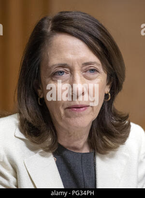 Washington, Distretto di Columbia, Stati Uniti d'America. Il 22 agosto, 2018. Stati Uniti il senatore Maria Cantwell (Democratico di Washington) domande una testimonianza durante un Senato degli Stati Uniti Comitato finanziario conferma audizione del Campidoglio di Washington DC su Mercoledì, 22 agosto 2018 Credit: Ron Sachs/CNP/ZUMA filo/Alamy Live News Foto Stock