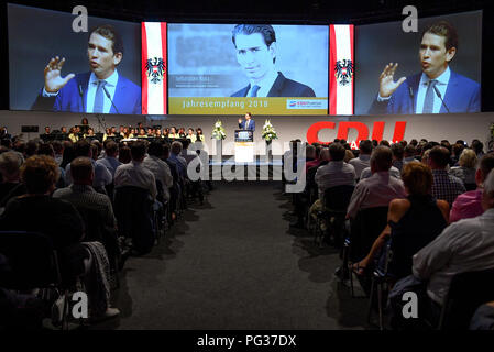 Erfurt, Germania. 23 Ago, 2018. Il Cancelliere austriaco Sebastian Kurz del Partito popolare austriaco (OVP) parla al ricevimento annuale della CDU fazione del Land Turingia il parlamento dello stato. Credito: Britta Pedersen/dpa-Zentralbild/dpa/Alamy Live News Foto Stock