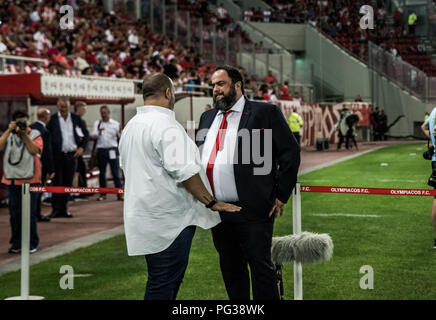 Atene, Grecia, Grecia. 23 Ago, 2018. Il presidente di Olympiakos signor Evaggelos Marinakis di Olympiakos durante la prima partita in UEFA Europa League play-off Olympiakos vs Burnley. Credito: Dimitris Lampropoulos SOPA/images/ZUMA filo/Alamy Live News Foto Stock