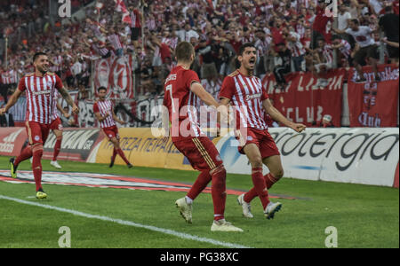 Atene, Grecia, Grecia. 23 Ago, 2018. Andreas Bouchalakis celebra dopo un goal, durante l'Europa League playoff, partita di calcio tra Olympiacos Pireo e Burnley al Karaiskakis Stadium, in Atene, Grecia. Credito: Dimitris Lampropoulos SOPA/images/ZUMA filo/Alamy Live News Foto Stock