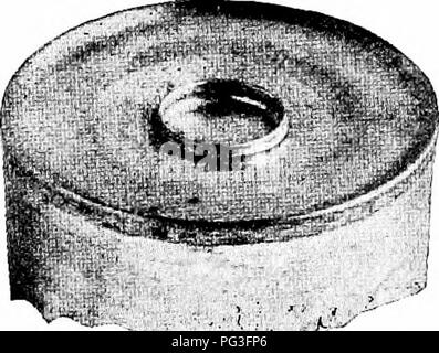 . Il latte condensato e il latte in polvere preparati per l'impiego di latte condenseries, lattiero-caseari gli studenti e il cibo puro reparti. Latte condensato. Fig. 31. La guarnizione di tenuta a saldare. Si prega di notare che queste immagini vengono estratte dalla pagina sottoposta a scansione di immagini che possono essere state migliorate digitalmente per la leggibilità - Colorazione e aspetto di queste illustrazioni potrebbero non perfettamente assomigliano al lavoro originale. Hunziker, Otto Frederick, b. 1873. La Fayette, ind. , L'autore Foto Stock