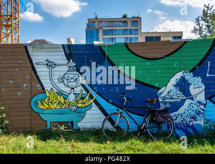 Berlin Mauer Park. Il punto di ingresso per un tunnel-alesatrice che è lo scavo di un 650 metri lungo canale di stoccaggio per le acque reflue sotto il parco Foto Stock