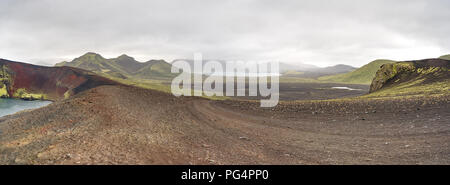 Pianura vulcanica e colline cratere nelle Highlands islandesi Foto Stock