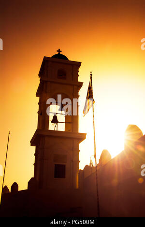 Santorini Imerovigli Anastasi campanile della chiesa tramonto Foto Stock