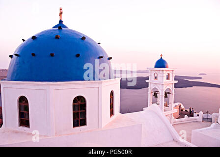 Santorini Imerovigli Anastasi chiesa sera Foto Stock