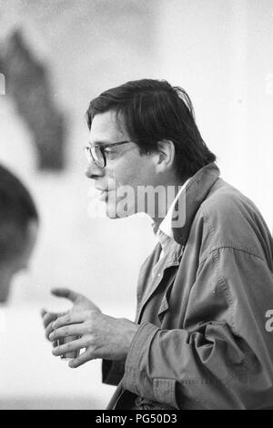 Lo scrittore francese Joel Roussiez ad una mostra dell'artista Otakar Slavik di Wiener Neustadt. Foto Stock