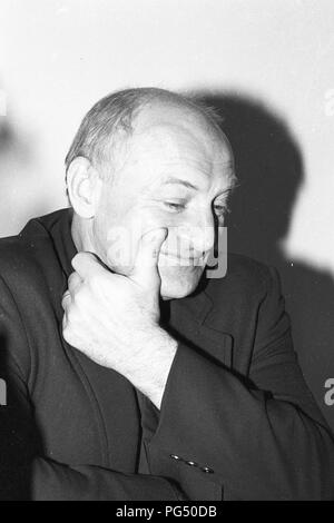 L'artista ceco Otakar Slavik ad una mostra delle sue opere di Wiener Neustadt. Foto Stock