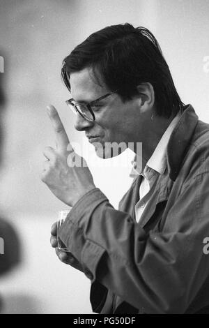 Lo scrittore francese Joel Roussiez ad una mostra dell'artista Otakar Slavik di Wiener Neustadt. Foto Stock