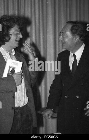 Il scrittore Ungherese Peter Esterhazy durante una lettura a Vienna nel 1989. Foto Stock