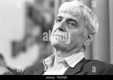 Il scrittore Ungherese Miklos Meszoely in occasione di una riunione della letteratura austriaca la società a Vienna nel 1990. Meszoly è considerato uno dei più importanti rappresentanti della recente letteratura Ungherese. Foto Stock