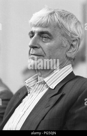 Il scrittore Ungherese Miklos Meszoely in occasione di una riunione della letteratura austriaca la società a Vienna nel 1990. Meszoly è considerato uno dei più importanti rappresentanti della recente letteratura Ungherese. Foto Stock