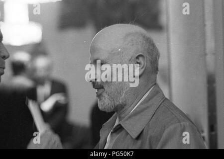Il scrittore Ungherese Istvan Eorsi dà una conferenza stampa in occasione di una riunione della Oesterreichische Gesellschaft fuer Literatur (letteratura austriaca società) a Vienna nel 1990. Foto Stock