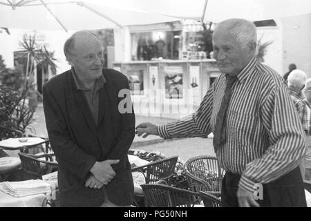 Il poeta Russo-americano Joseph Brodsky (l) e scrittore ceco Bohumil Hrabal a Capri nel 1990. Foto Stock