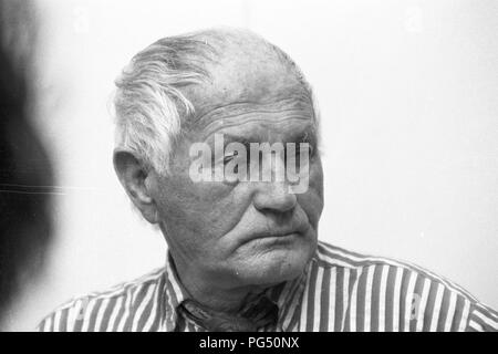 Il scrittore ceco Bohumil Hrabal a Capri nel 1990. Foto Stock