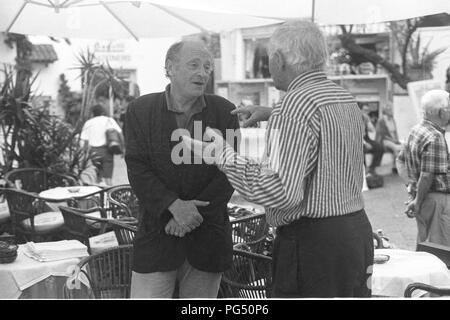 Il poeta Russo-americano Joseph Brodsky (l) e scrittore ceco Bohumil Hrabal a Capri nel 1990. Foto Stock