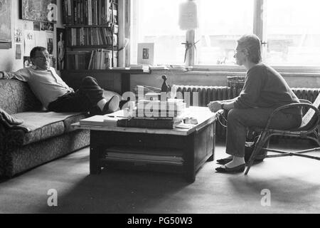 Il pittore Josef Jira e il traduttore Susanna Roth in Jira in casa Mala Skala. Foto Stock