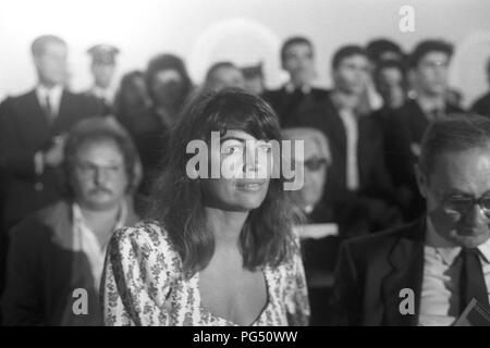 Olga Maria Cortese, co-fondatore del premio letterario Premio Capri, nella presentazione del premio a Bohumil Hrabal e Joseph Brodsky nel 1990. Foto Stock