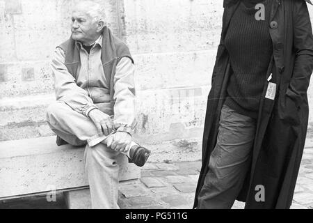 Il scrittore ceco Bohumil Hrabal a Parigi nel 1990. Foto Stock