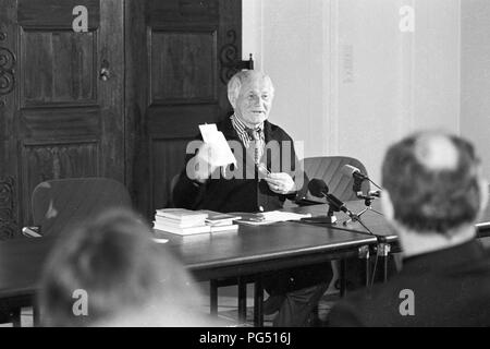 La lettura del scrittore ceco Bohumil Hrabal a Vienna e la Biblioteca Nazionale. Foto Stock