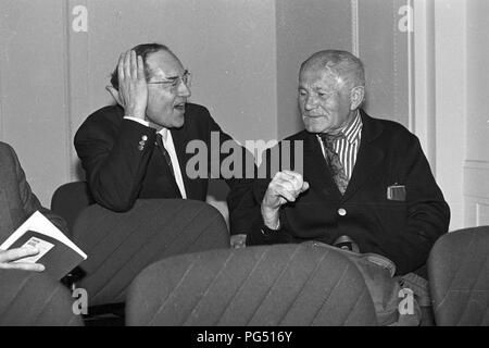La lettura del scrittore ceco Bohumil Hrabal a Vienna e la Biblioteca Nazionale. Foto Stock
