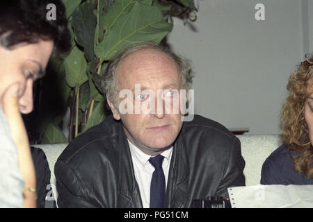 "Scrittore russo Joseph Brodsky a Capri per ricevere il premio letterario ''Premio Capri''. Brodsky si è aggiudicato il 1987 Premio Nobel per la letteratura". Foto Stock