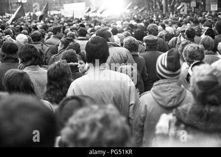 Manifestazione contro il regime comunista in Cecoslovacchia sulla Piazza Venceslao a Praga. Foto Stock