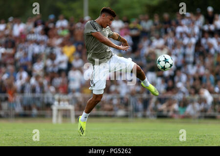 Douglas Costa della Juventus FC in azione durante la pre-stagione amichevole tra Juventus A e Juventus B. Foto Stock