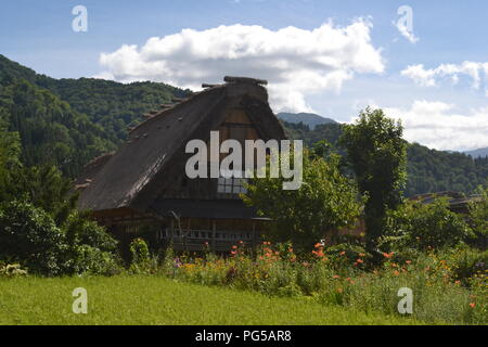 Gessho stile home in Shirakawago, Giappone Foto Stock