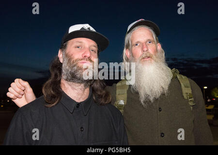 Rock band membri del Reef nella foto (sinistra) Gary Stringer su voce e (a destra) Bass Player Bessant Jack, Quay sessioni, BBC Scotland Glasgow, XVI Foto Stock