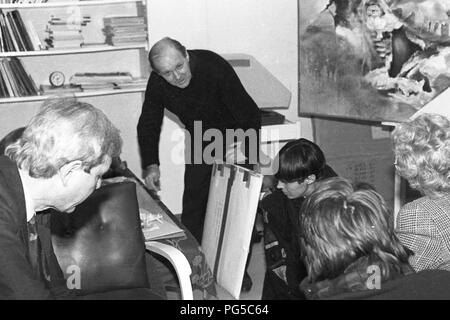 "Il pittore ceco Zdenek Beran (1937-2014) nel suo studio di Praga. Beran era un membro del gruppo ''Zaostali'' e avviamento 1990 insegnate a Praga Accademia delle Belle Arti." Foto Stock