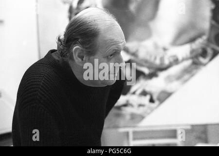 "Il pittore ceco Zdenek Beran (1937-2014) nel suo studio di Praga. Beran era un membro del gruppo ''Zaostali'' e avviamento 1990 insegnate a Praga Accademia delle Belle Arti." Foto Stock