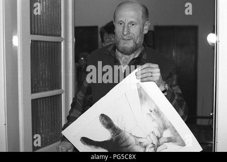 " La Repubblica ceca pittore e fotografo Pavel Nesleha nel suo studio di Praga. Dal 1987 Nesleha era un membro del gruppo di artisti ''Zaostali'' e dal 1990 docente presso l'Università di arti applicate di Praga. Foto Stock