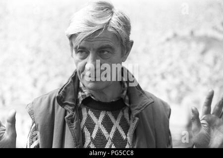 "Il pittore ceco Bedřich Dlouhy nel suo studio di Praga. Dal 1990 Dlouhy era un professore presso la Accademia di Belle Arti di Praga, e anche un membro dei gruppi ''Zaostali'' e ''Smidrove''." Foto Stock