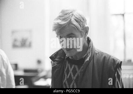 "Il pittore ceco Bedřich Dlouhy nel suo studio di Praga. Dal 1990 Dlouhy era un professore presso la Accademia di Belle Arti di Praga, e anche un membro dei gruppi ''Zaostali'' e ''Smidrove''." Foto Stock