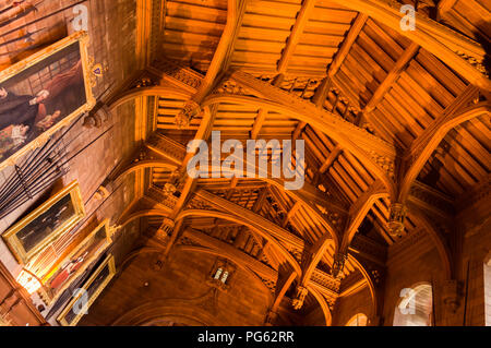 La King's Hall di epoca vittoriana e costruito in legno di teak nel castello di Bamburgh, Northumberland, England, Regno Unito