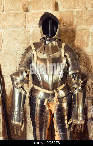 Un armatura in Bamburgh Castle, Northumberland, England, Regno Unito Foto Stock