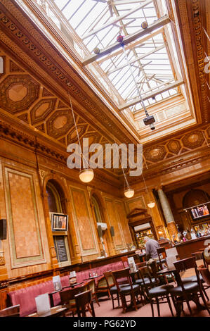 Il Centurione pub a Newcastle stazione ferroviaria di Newcastle, England, Regno Unito Foto Stock