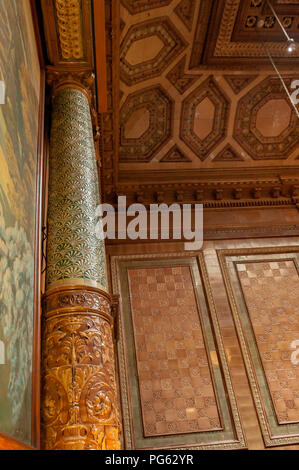 Soffitto e colonna dettaglio del Centurione pub a Newcastle stazione ferroviaria di Newcastle, England, Regno Unito Foto Stock