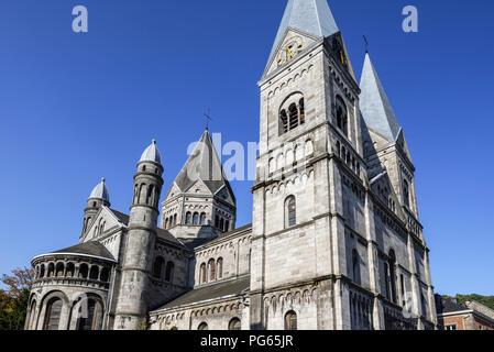 Neoromanica chiesa di St Remacle / Eglise Notre-dame et Saint Remacle de Spa nella città termale, Liegi, Belgio Foto Stock