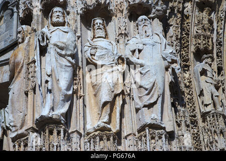 Cattedrale di Notre-dame di Rouen. Fila di statue sulla facciata occidentale Foto Stock