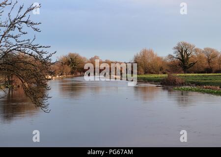 Sluice House e anguilla trappola, Britford, Salisbury Foto Stock