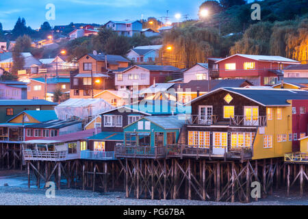 Stilt tradizionali case sanno come palafitos nella città di Castro all Isola di Chiloe, nel sud del Cile Foto Stock