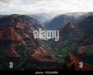 Stati Uniti d'America, Hawaii, Kauai, il Canyon di Waimea scenic, vista aerea Foto Stock