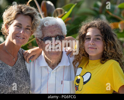 Famiglia composta da membri di 4 generazioni. Nonni e nipoti e pronipoti Foto Stock