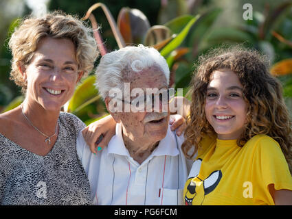 Famiglia composta da membri di 4 generazioni. Nonni e nipoti e pronipoti Foto Stock