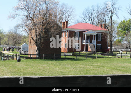 Strutture del 19 ° secolo presso Appomattox Court House Historical Park, VA, USA. Tribunale della contea di Appomattox e prigione della contea. Foto Stock