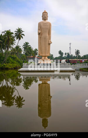 Vista verticale dello Tsunami Memorial in Colombo, Sri Lanka. Foto Stock