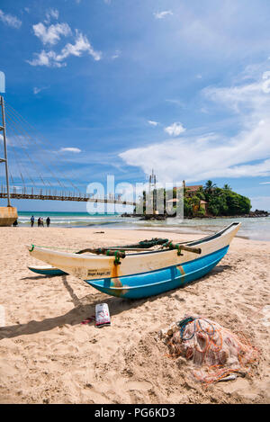 Vista verticale di Matara Paravi Duwa Tempio Sri Lanka. Foto Stock